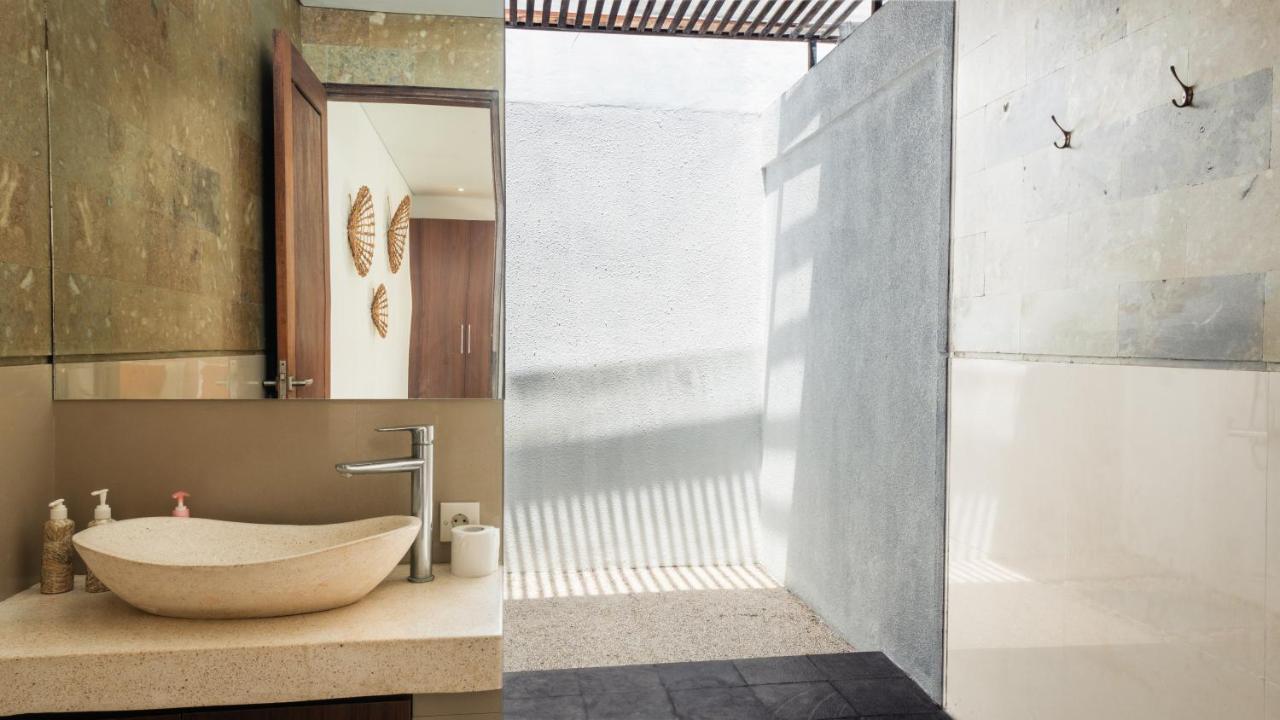Cosy And Cheerful 2 Bedroom Villa 5Mins To Finns Canggu Esterno foto